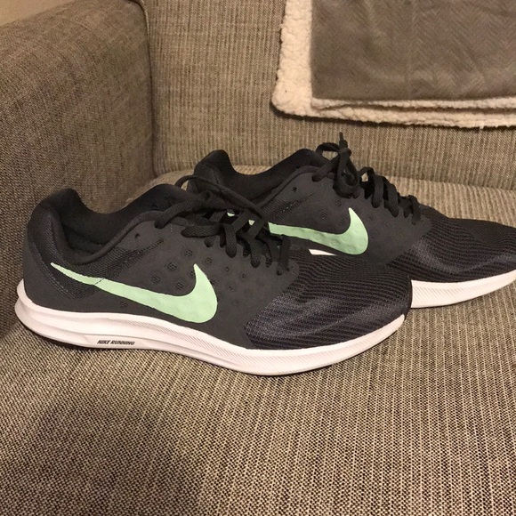 nike women's shoes grey and mint green